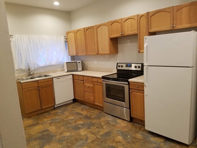 Building Photo - 831 S Edison St