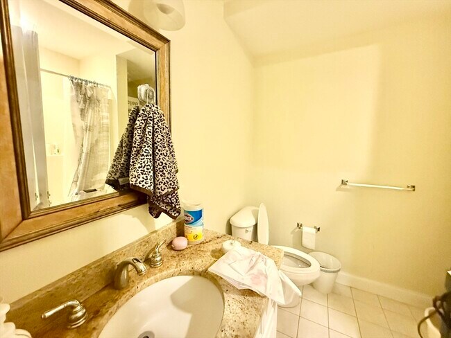 Building Photo - 120 Wyllis Ave