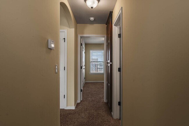 Building Photo - 4701 Apatite Bluff Dr