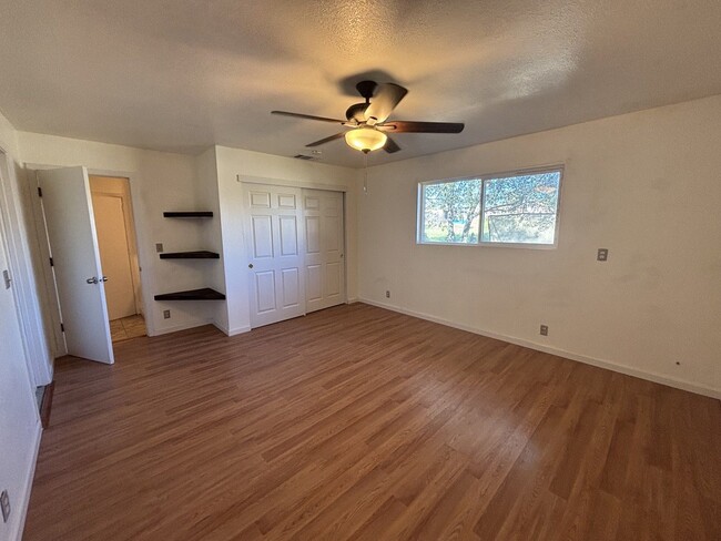 Building Photo - 2-bedroom home nestled in the attractive T...