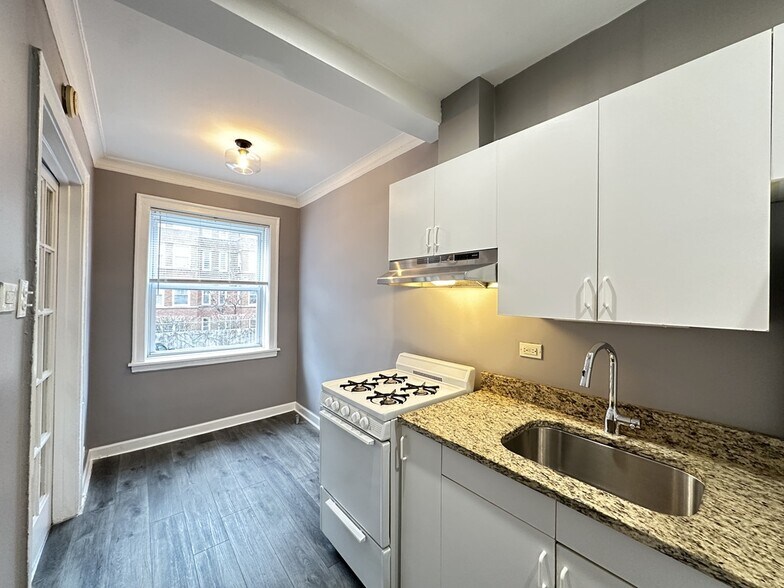 Building Photo - 5516 N Kenmore Ave