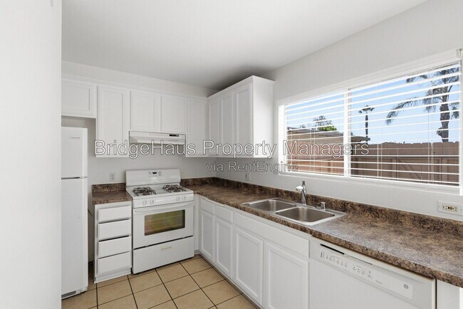 Building Photo - 3550 Sandpiper Pl