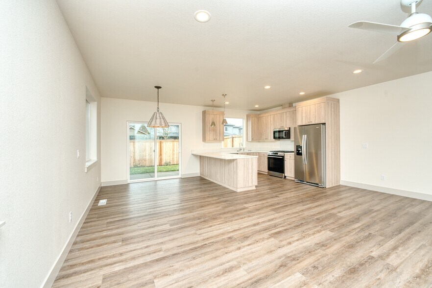 Building Photo - 1319 Oppek St NE