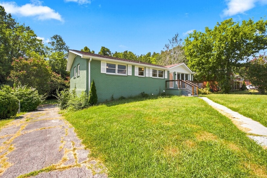 Building Photo - 1614 Shady Cir