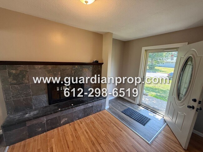 Building Photo - Cottage Grove House Available Now, Lower F...