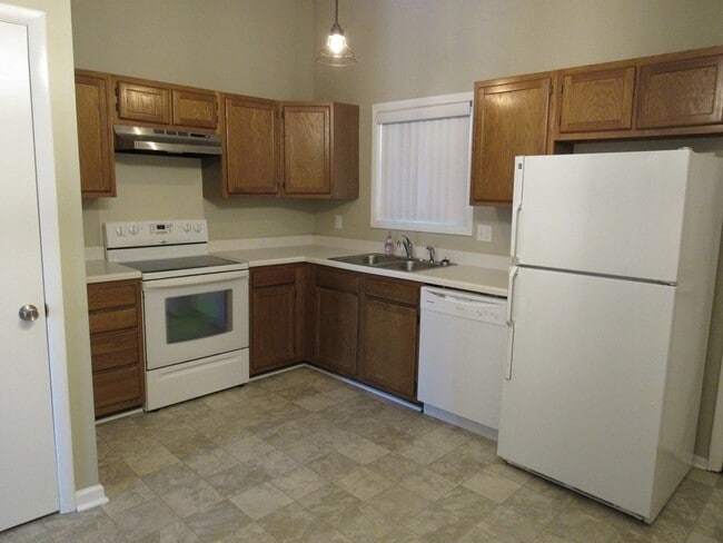 Building Photo - 2 BR 1.5 BA Duplex in Twinwood