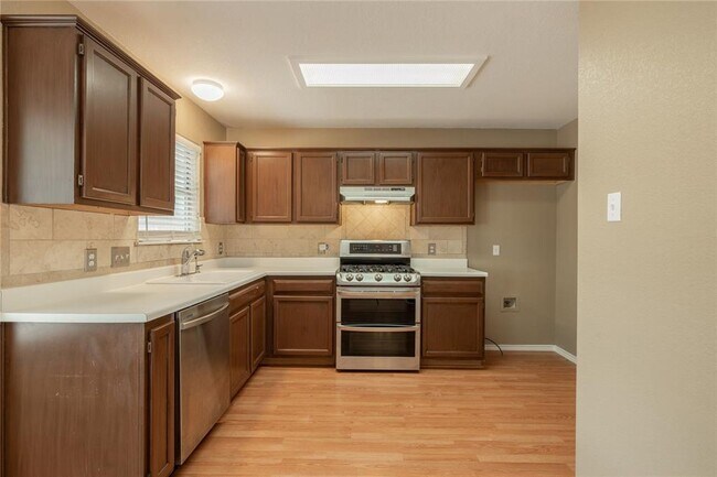 Building Photo - No Carpet! Tons of Space! Beautiful backya...