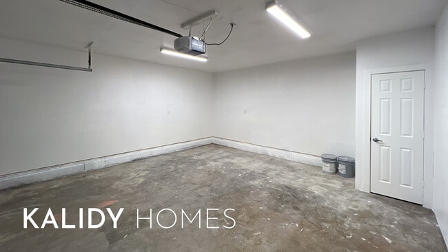 Building Photo - 702 Amity Ln