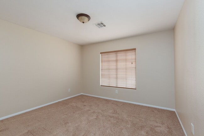 Building Photo - Enormous Silverado Ranch pool home with new paint and carpet