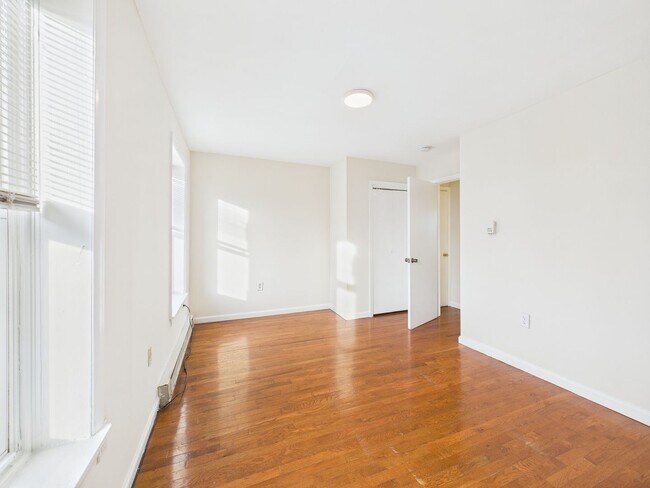 Building Photo - 1519 N Bouvier St