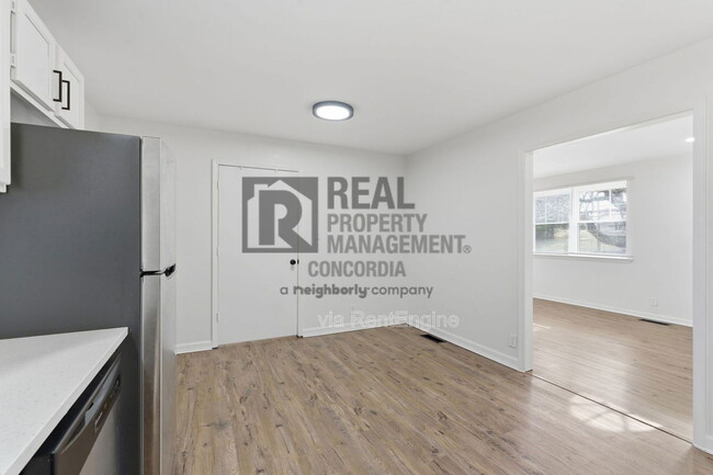 Building Photo - 1527 Cherry Tree Dr