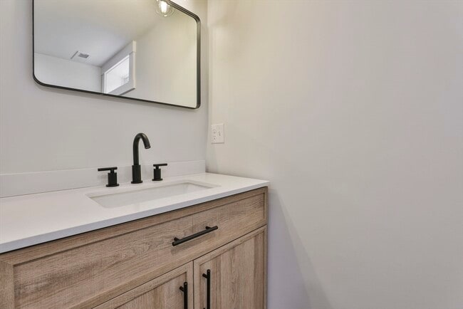 Building Photo - 7 Christopher St