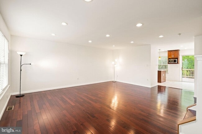 Building Photo - 11070 Clovertree Ct