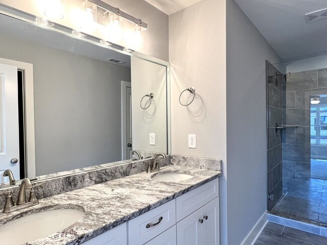 Building Photo - LUXURIOUS TOWNHOME ON THE WEST SIDE OF LEB...