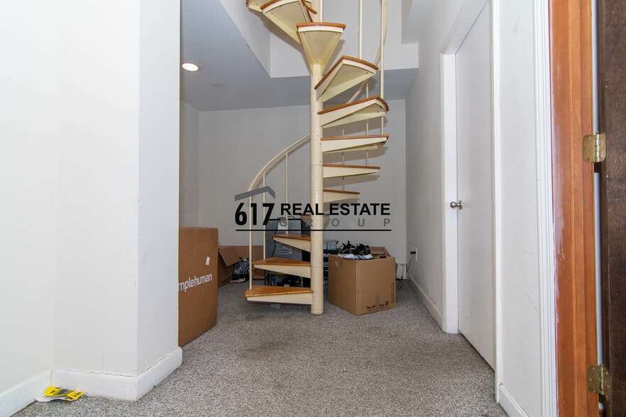 Building Photo - 448 Park Dr