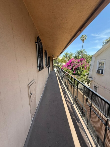 Building Photo - 1339 N Hobart Blvd