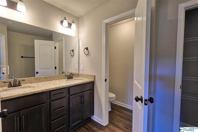 Building Photo - 152 Heritage Way Dr