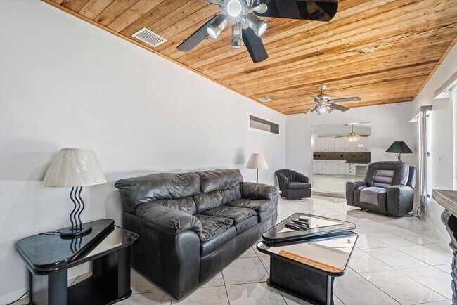 Building Photo - 61 W Rubber Tree Dr
