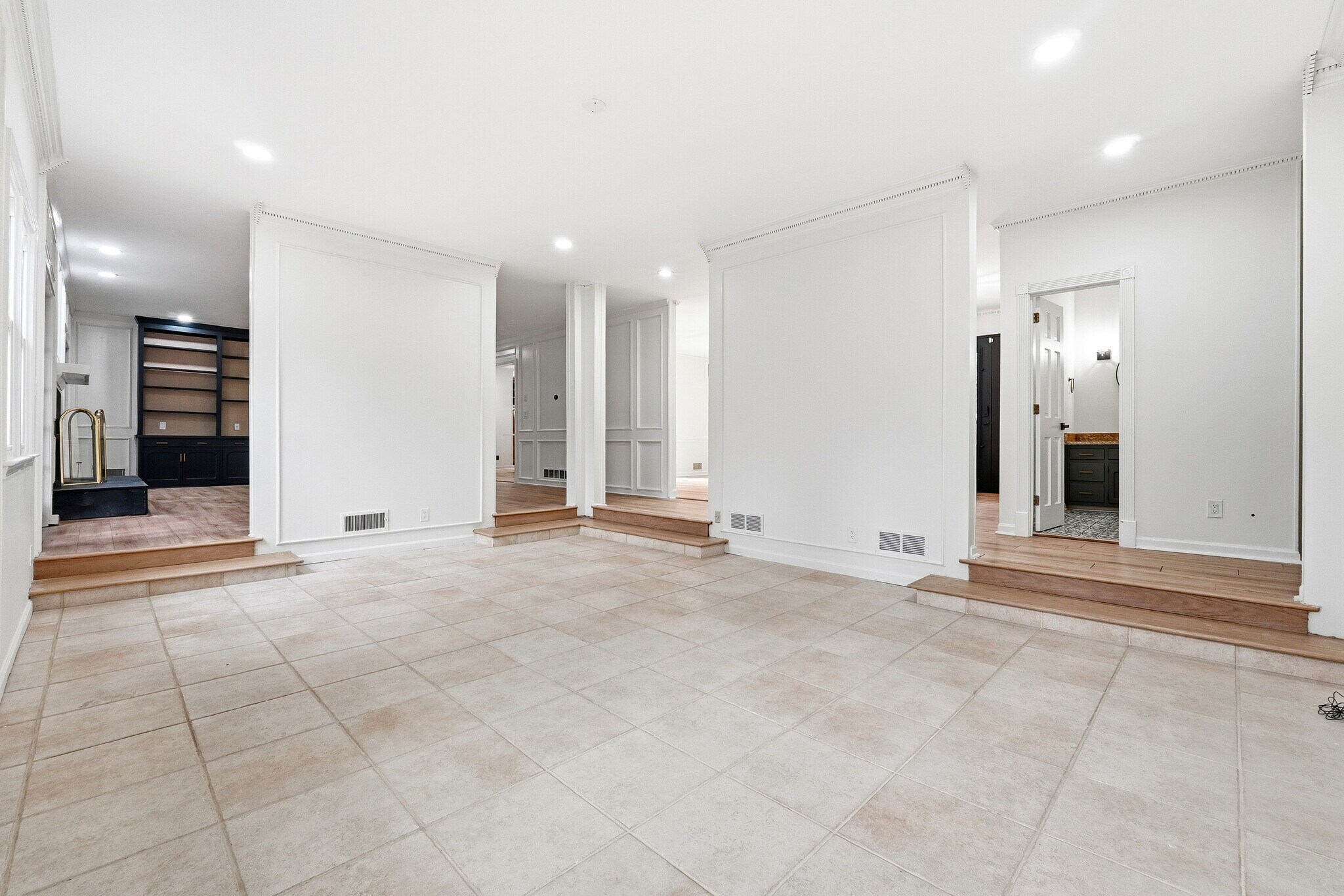 Building Photo - Room in House on River Park Dr