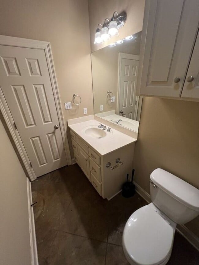 Building Photo - 2568 Middletowne Dr