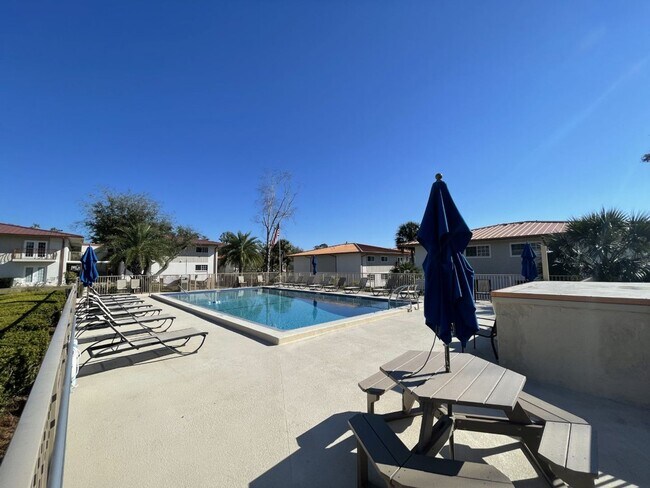 Building Photo - For Lease - 2BR/1BA at Landmark Condominiums!