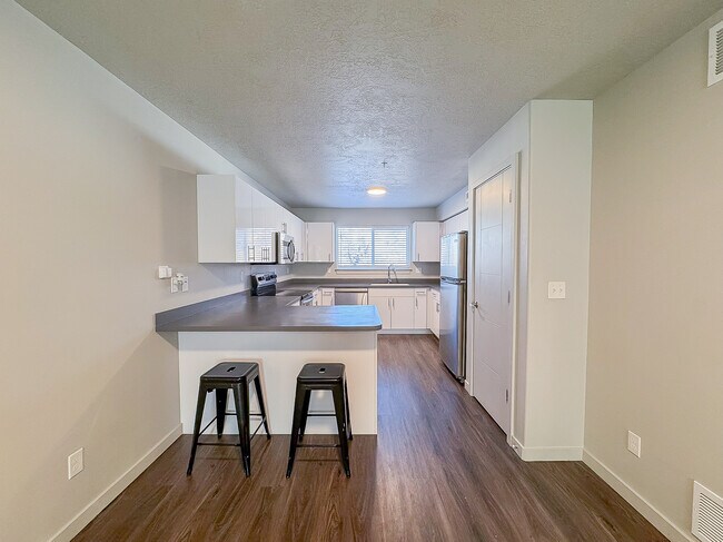 Building Photo - 64 W 600 S