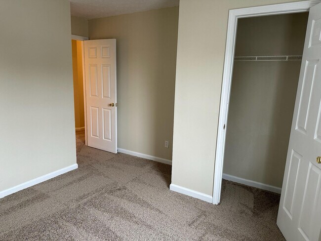 Building Photo - 3853 Sugar Creek Dr