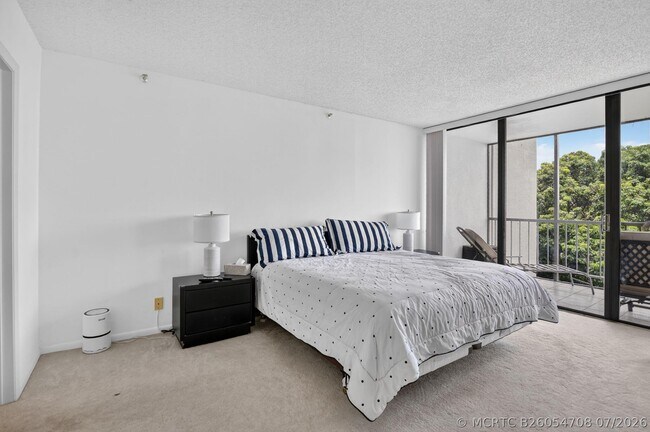Building Photo - 6895 Willow Wood Dr