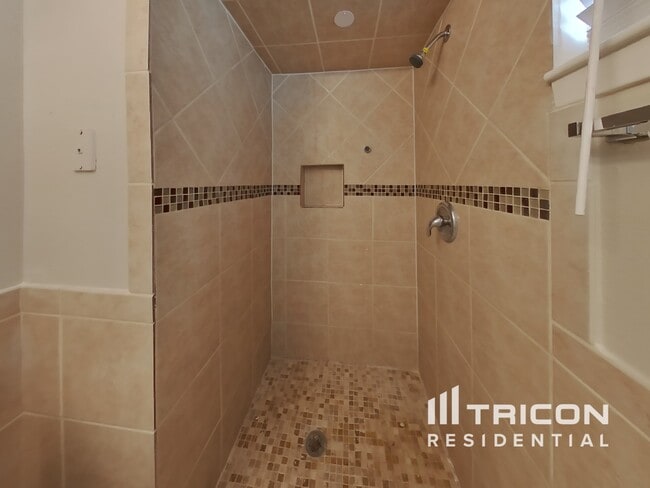 Building Photo - 9330 Highmeadow Dr
