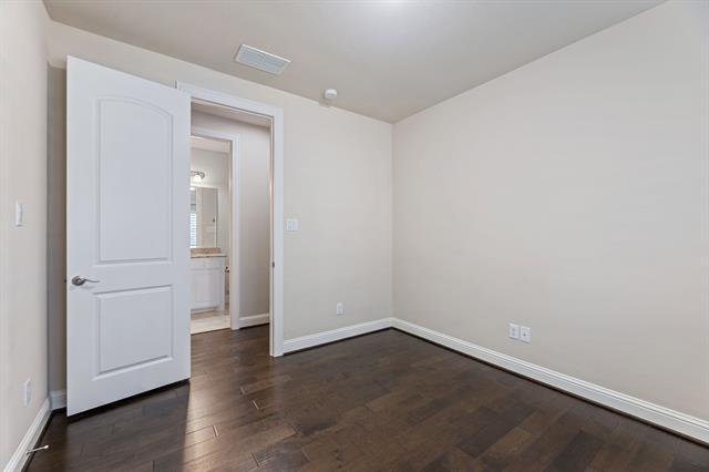 Building Photo - 970 Herschell St