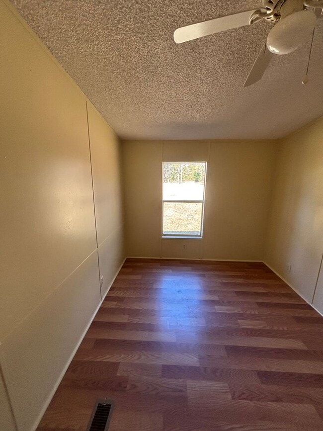 Building Photo - 3 bedroom in Echols County