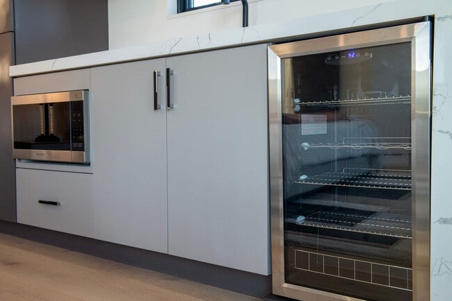 Building Photo - 779 Lucia Ln