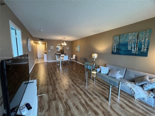 Building Photo - 3150 W Rolling Hills Cir