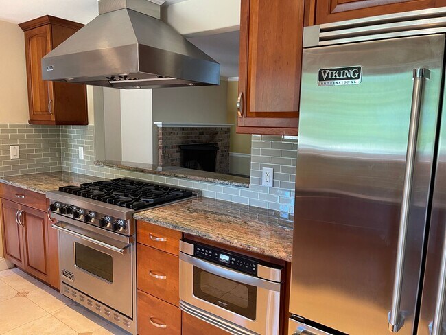 Building Photo - Well maintained 4bd Issaquah home!