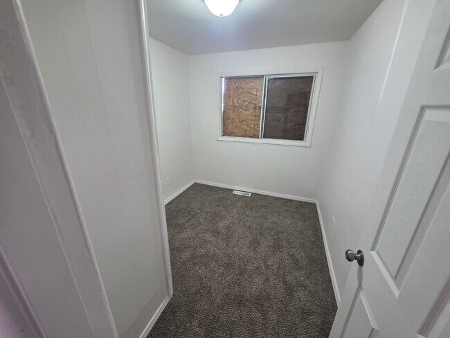 Building Photo - LIMITED TIME**1/2 OFF DEPOSIT**