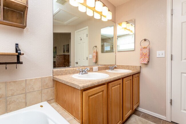Building Photo - Spacious Corner Lot Gem in Ridgeview at St...
