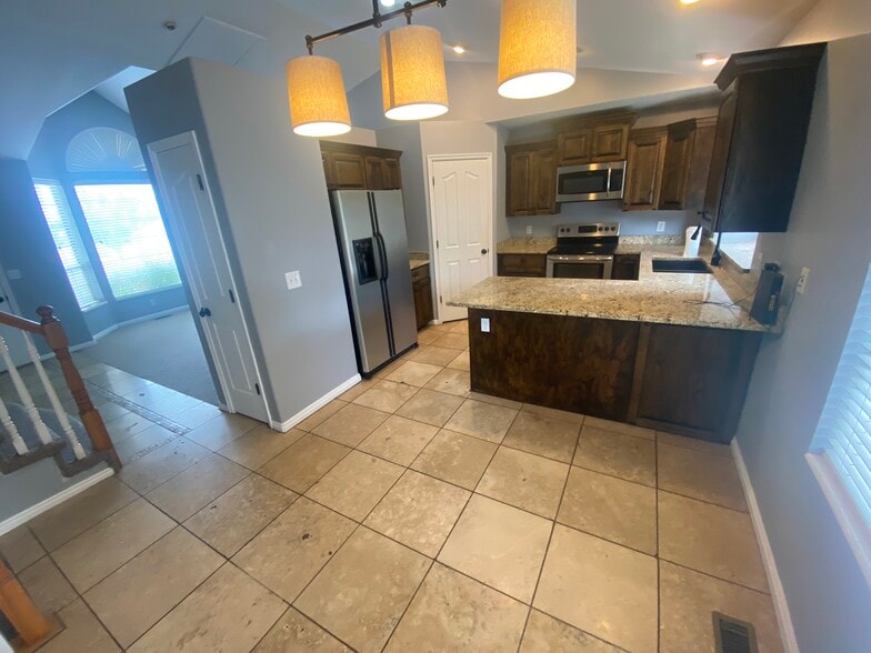 Building Photo - 987 E Blue Heron Way