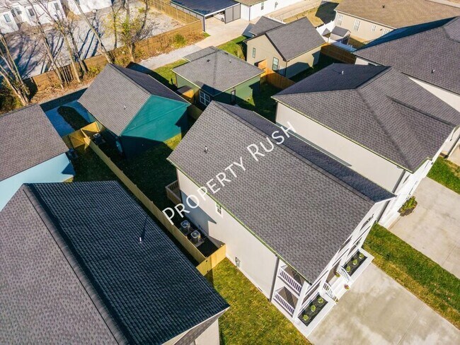 Building Photo - 109 Scruggs St