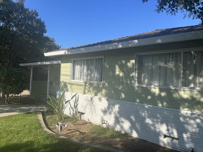 Building Photo - 137 Las Flores Ave