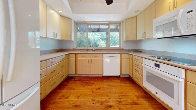 Building Photo - 2534 S Grandview Ave