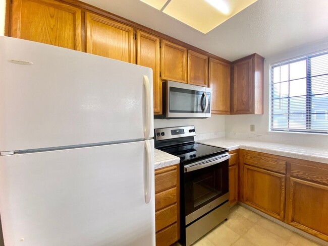 Building Photo - Charming 2-bedroom Condo for Rent! - Arden...