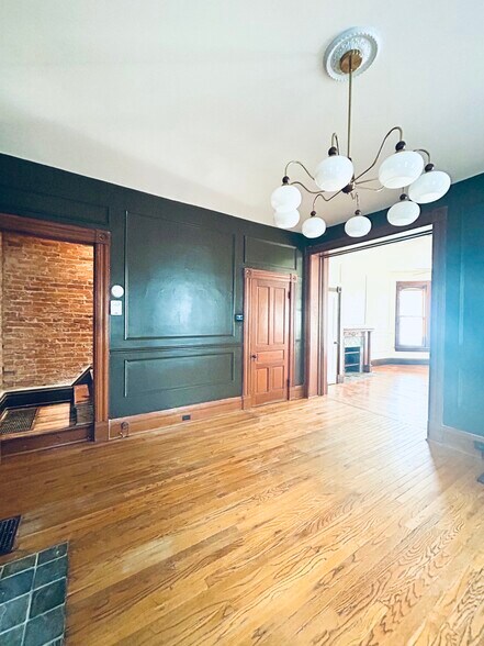 Building Photo - 306 N 6th St