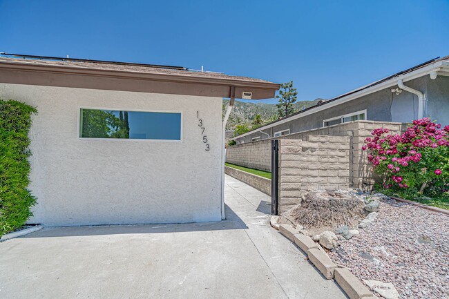 Building Photo - ADU 2 Bedroom for Rent in Sylmar!