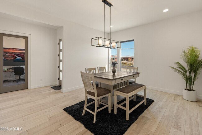 Building Photo - 4236 E Whisper Rock Trl