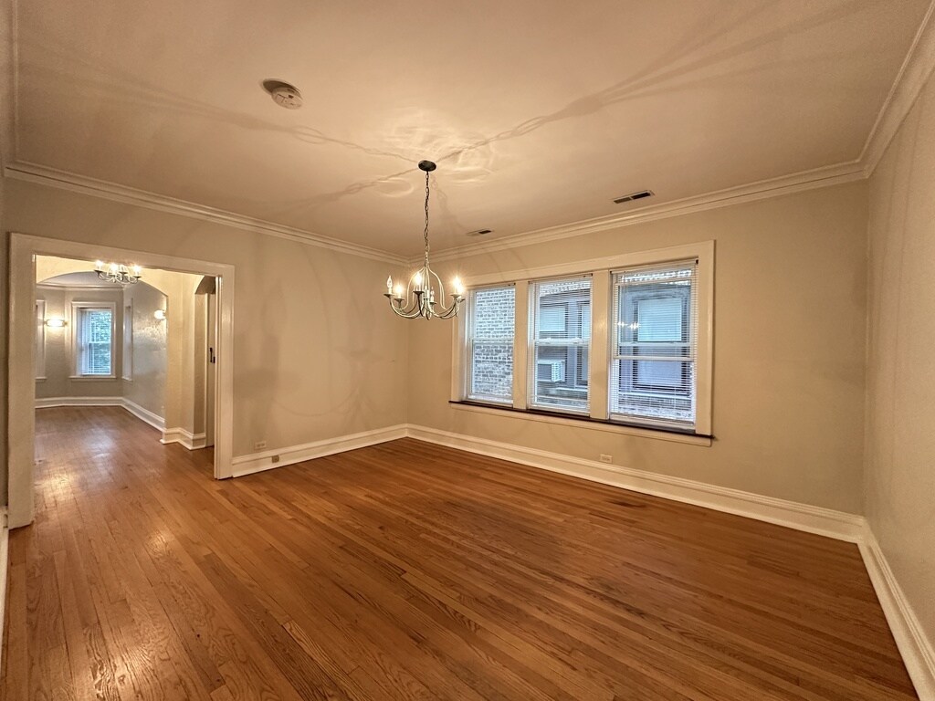 Building Photo - 2619 W Greenleaf Ave