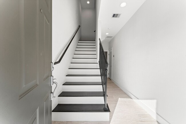 Building Photo - 2909 Gillespie St