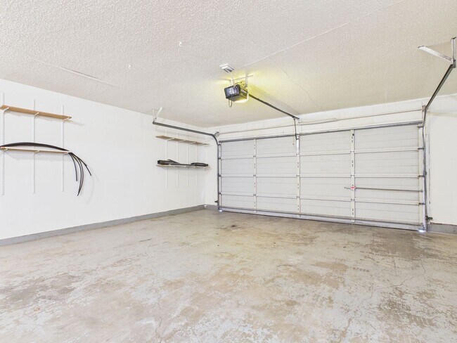 Building Photo - 4663 SE Brighton Dr