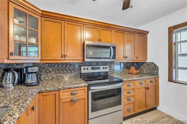 Building Photo - 3150 NE 48th Ct