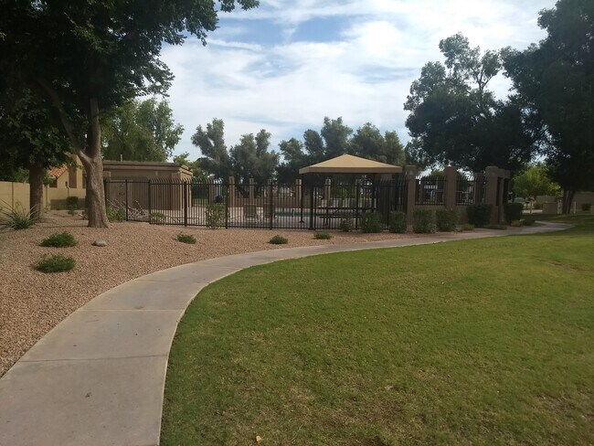 Building Photo - 2225 E Forge Ave