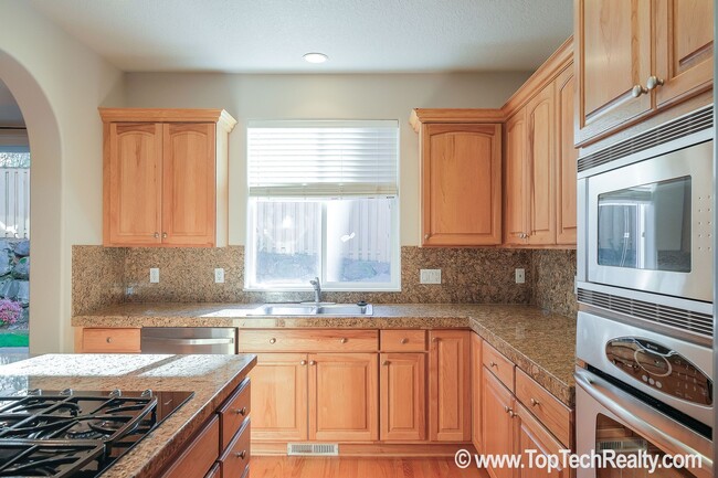 Building Photo - 12750 NW Alsace Ln